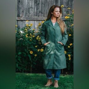 Vintage Aquaguard by Prestige green coat, size 8 (S/M)